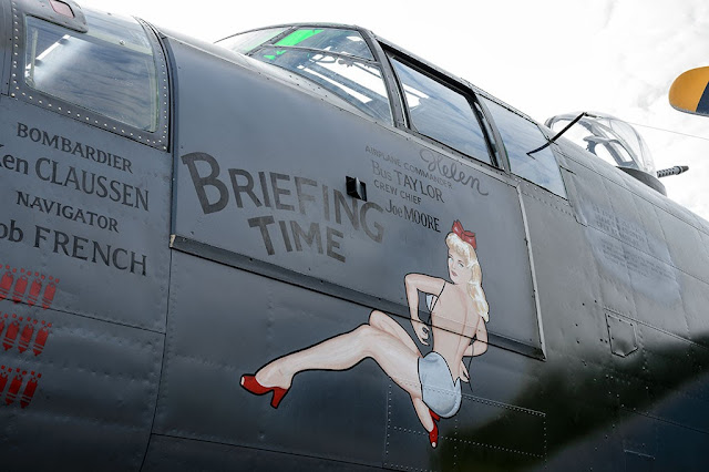 Briefing Time nose art