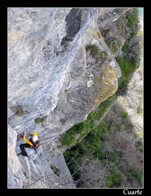 Escalando en el diedro Hoz de Jaca