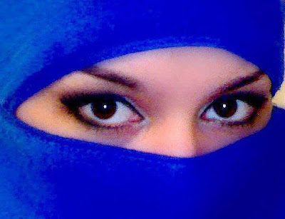 arabic girl in blue niqab