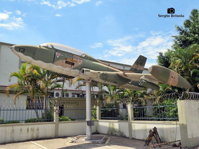 Close-up de um Avião Xavante (Monumento) - Comando da Aeronáutica - Santana - São Paulo