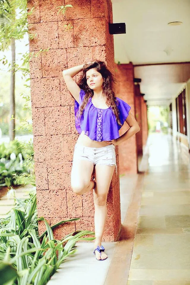 Rubina Dilaik shorts sexy legs indian tv actress