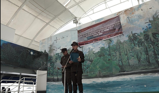 Kejari Karimun Tenggelamkan Kapal Pencuri Ikan Berbendera Vietnam di Pulau Pengalap Kepri Coral