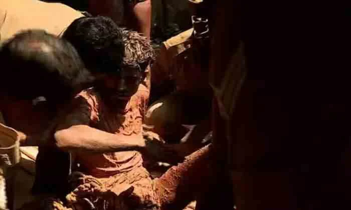 One of the two laborers who got trapped in well after landslide died, Malappuram, News, Dead, Hospital, Treatment, Accidental Death, Kerala