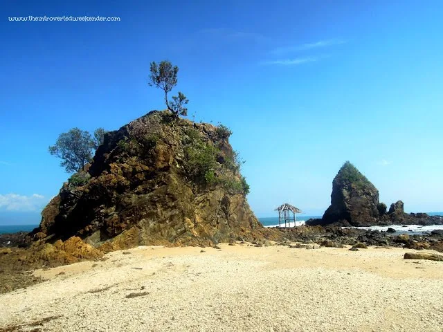 Diguisit Bay rock formations in Baler