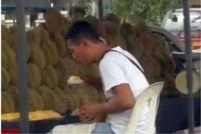 Video: Polis Cari Dua Individu Susulan 'Ludah' Durian Di Gombak