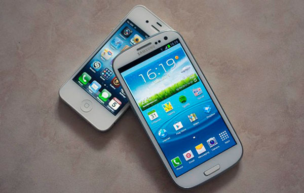 Designer Apple messed up the smart phone from Samsung and the iPhone