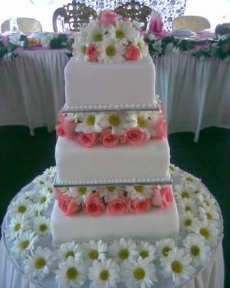 White and pink wedding theme This wedding cake was ordered by Myra of Tmn