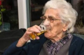 Tiene 96 años y bebe hasta 20 cervezas por día