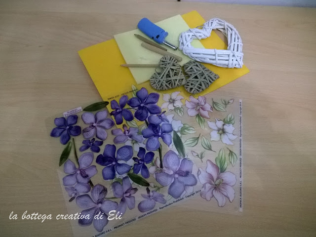 tutorial-cuori-in-legno-decorati-in-sospeso-trasparente 