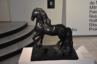 το έργο Το Μεγάλο Άλογο του Giorgio De Chirico
