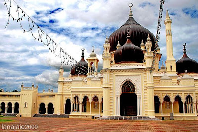 Most beautiful and tall Masjids and Islamic places from all around the world