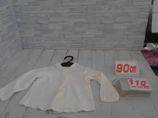 中古品　子供服　９０㎝　ホワイト　長袖ブラウス　１１０円