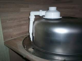 кухонная мойка с переливом в собранном виде
