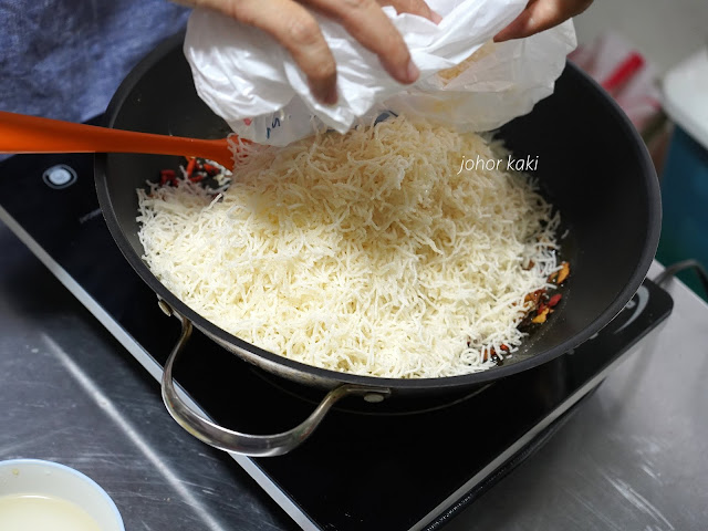 Making-Hakka-Mi-Fen-Chang