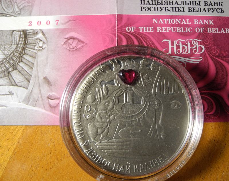 Памятная монета Беларуси  "Приключения Алисы в стране чудес"
