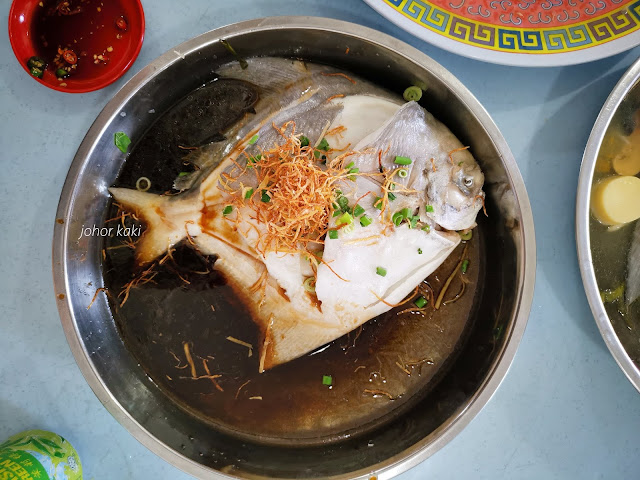 You Buy Andy Cook for You Seafood Zhi Char @ Ong Siew Lian Coffee Shop in Pontian 好来海鲜