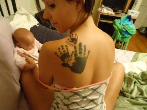 tatuajes de huellas de bebes