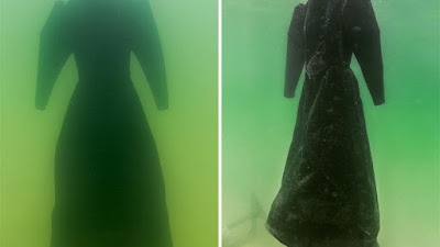La artista Sigalit Landau dejó el vestido en el Mar Muerto durante dos años y durante ese tiempo se convirtió en una obra maestra de la sal marina.                                                     