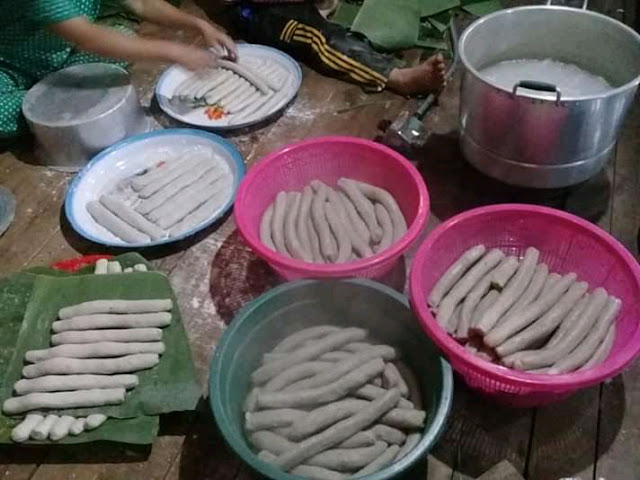 "Intip" Proses Pembuatan Kerupuk Basah, Kuliner Khas Kapuas Hulu