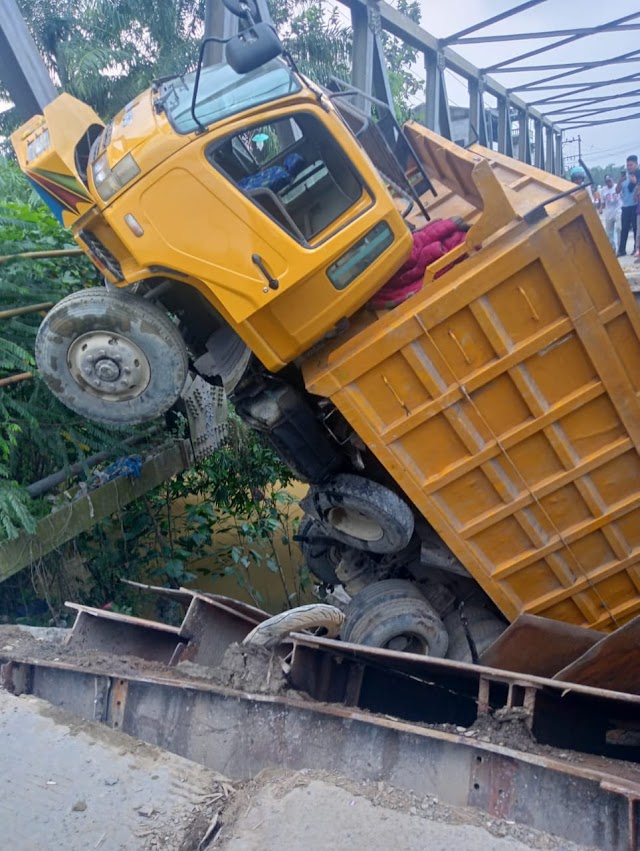Titi Besi Batang Serangan Ambruk, Pengguna Jalan Dialihkan ke Jembatan Darurat