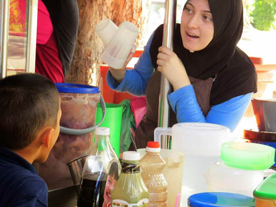 Gadis Itali Jadi Penebar Roti Canai di Kedah