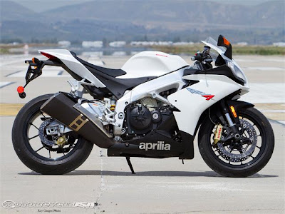 2010 Aprilia RSV4R Street Smackdown Picture 21 of 23