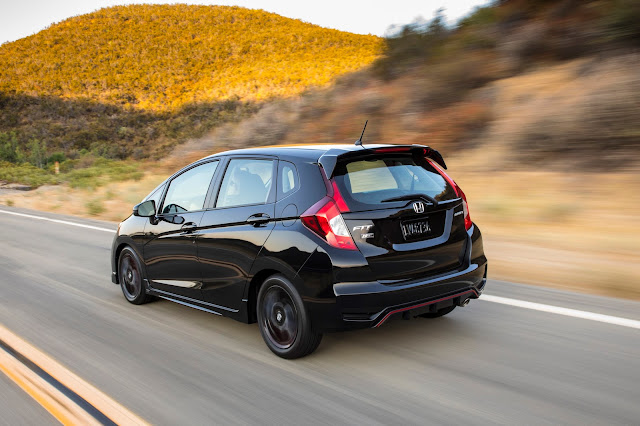 Rear 3/4 view of 2018 Honda Fit Sport