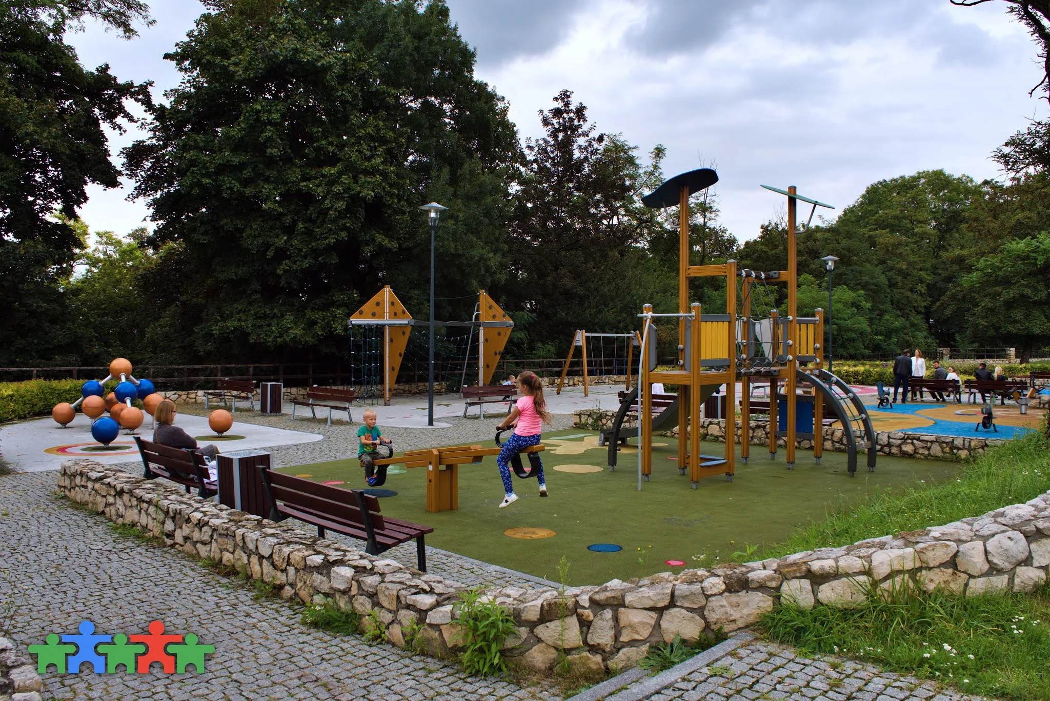 Zamek oraz atrakcje na Wzgórzu Zamkowym: podziemia, park i plac zabaw (Będzin)