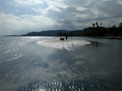 Pantai Almaera di Serui Papua