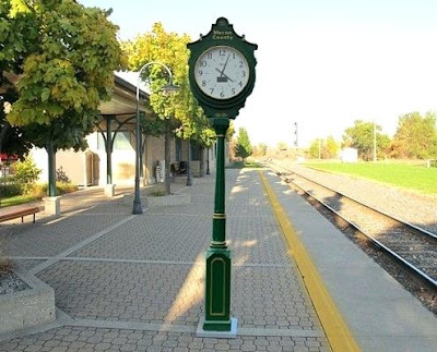 outdoor lamp post clock