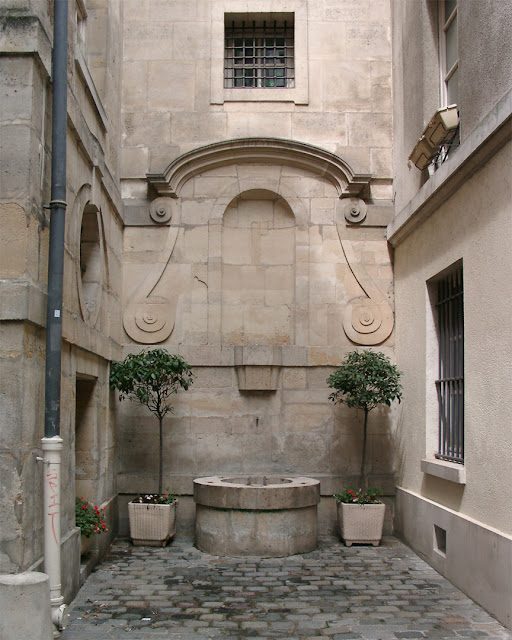 Fontaine Éginhard, Rue Éginhard, Le Marais, Paris