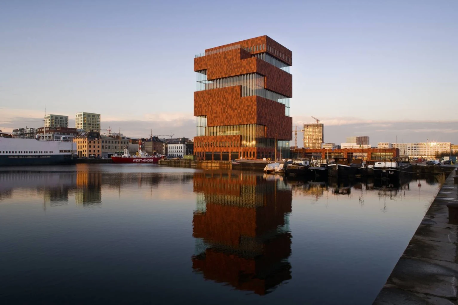 Museum aan de Stroom by Neutelings Riedijk Architects