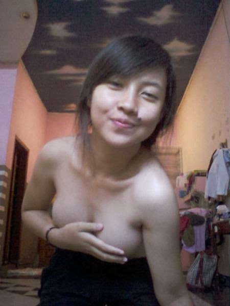 sexy asian girls topless photos 02