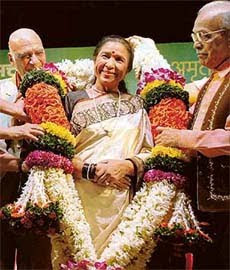 Indian Singer Asha Bhonsle turns in 76