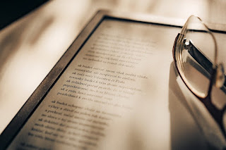 Image: E-book Reader and glasses, by IdaT on Pixabay