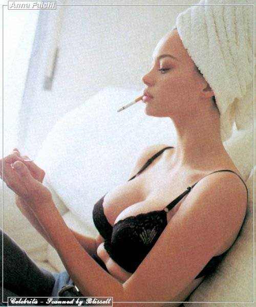 Celebrity Anna Falchi Smoking Davidoff BW White Cigarette