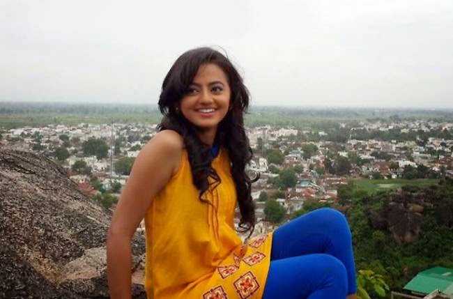 Helly shah hot sexy look wallpaper