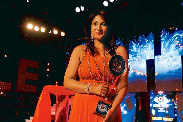 Big Boss Season 6 Winner Urvashi Dholakia HD Images, Photos Wallpapers