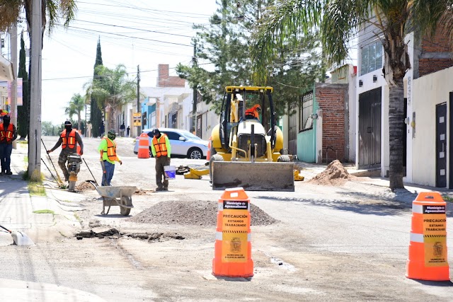 AVISO VIAL: CIERRE PARCIAL DE LA AV. JUAN JOSÉ ARREOLA, EN LOMAS DE ORIENTE, POR CONSTRUCCIÓN DE SOBRECARPETA ASFÁLTICA