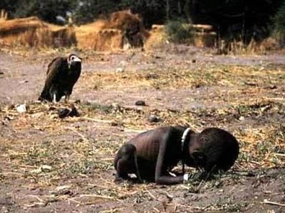 El «buitre» de Kevin Carter, a escena