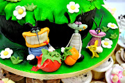 Poor Oggy~he got a bomd and the cockroaches got fruits! lol