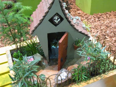 miniature garden setting