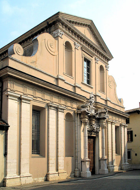 The Desenzano Duomo or Cathedral of Saint Mary Magdalene was constructed at the end of the 16th century.