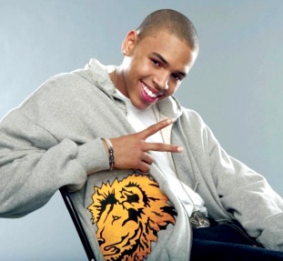 Foto de Chris Brown sin cabello