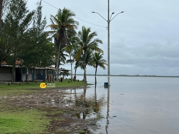 Chuvas elevam níveis de rios no Farol