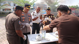 Wakapolres Pringsewu Hadiri Pemusnahan Barang Bukti Di Kantor Kejaksaan Negeri Pringsewu