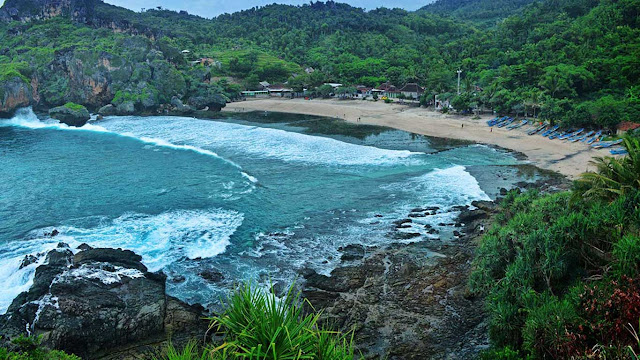 View pantai Siung dari atas bukit