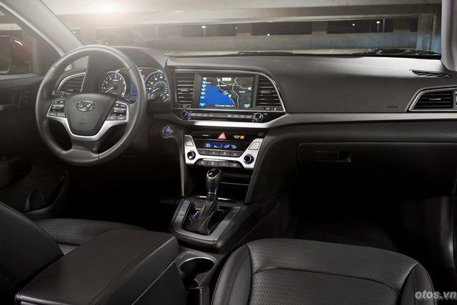 Cận cảnh chi tiết xe Hyundai Elantra 2017