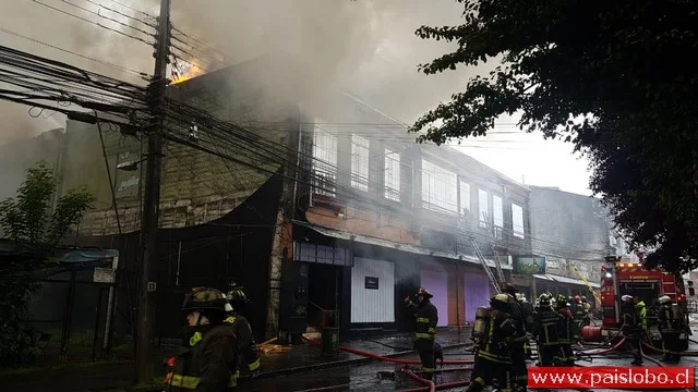 Osorno: Incendio afecta locales nocturnos de calle Ramírez | Vídeo