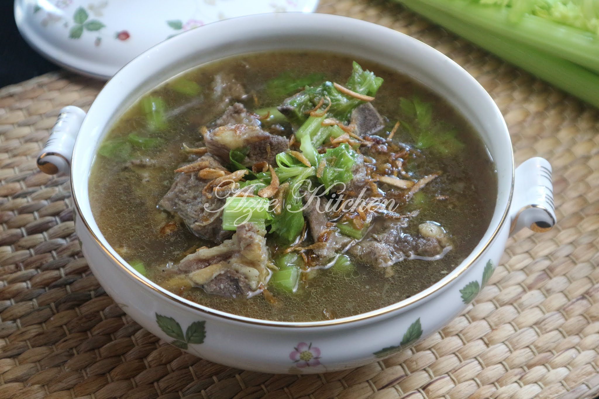 Resepi Sup Ayam Berempah / Tumis bumbu halus, cengkeh, kayumanis, dan